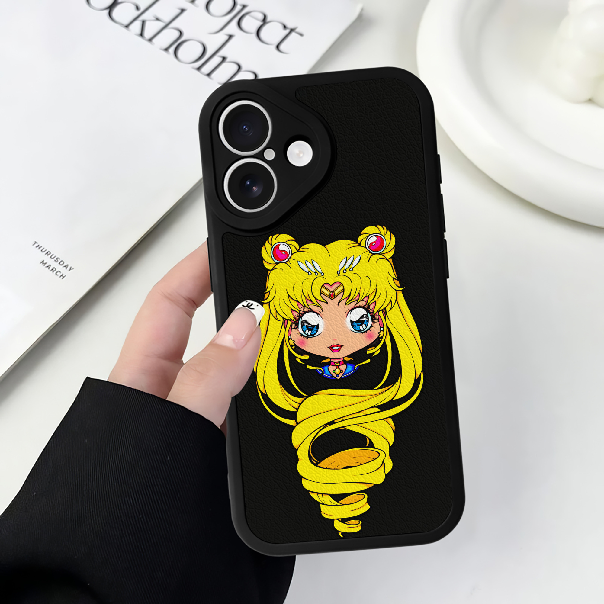 （画像用） 美少女戦士セーラームーン 月野 うさぎ つきの うさぎ Sailor Moon Tsukino Usagi 【iPhone 16シリーズ対応】シリコンスマホケース（レザー調） 材質：シリコン